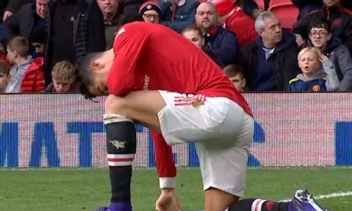 单膝跪地＋踢空气泄愤！C罗10场仅1球，进球数已遭<a href=