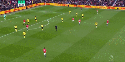 单膝跪地+踢空气泄愤！C罗10场仅1球，进球数已遭<a href=