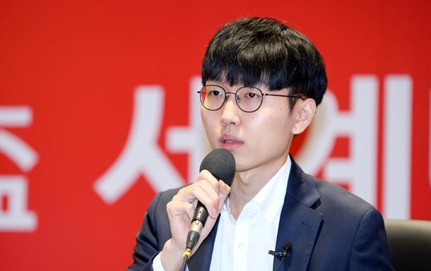 申真谞助<a href=