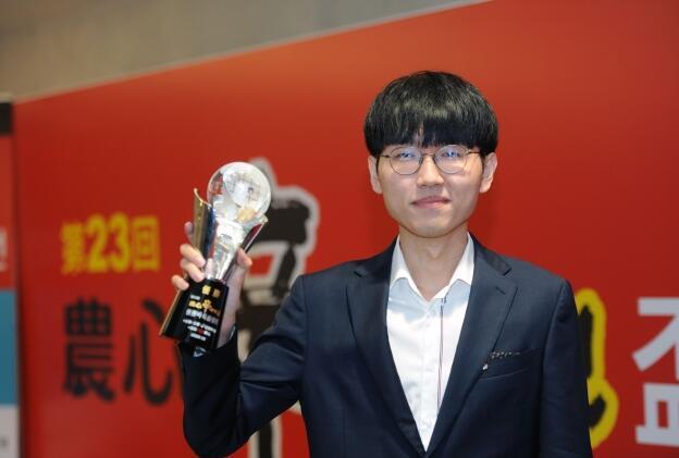 申真谞助<a href=