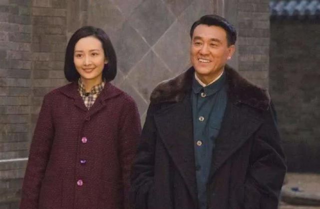 女同学表白何冰今年自己都29了嫁给你吧何冰爽快答应好啊