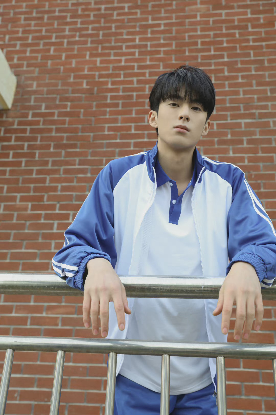 弟弟小学毕业了，校服怎么处理？