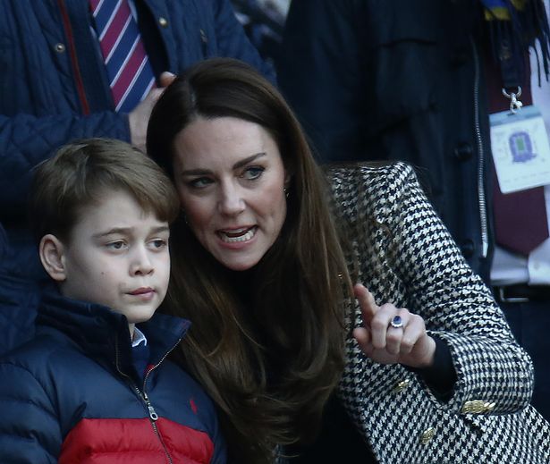 8岁乔治王子表示，他正在学习打橄榄球，但球场上妈妈还是偶像