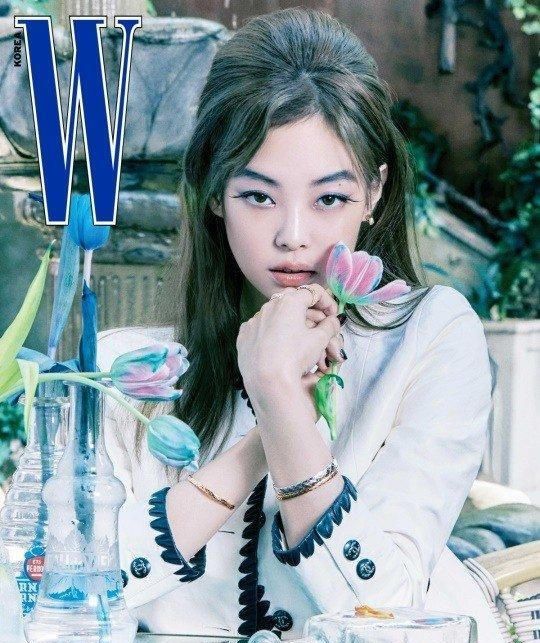 “人间香奈儿”Jennie 登《W<a href=