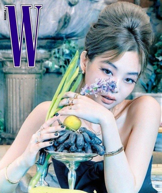 “人间香奈儿”Jennie 登《W<a href=