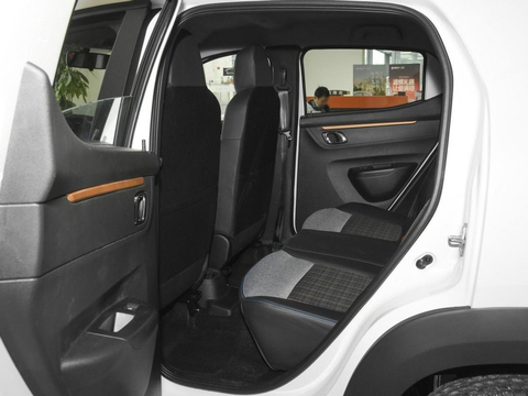 实拍东风新能源EX1顶配，售价5.27万，纯电续航301km，适合家用