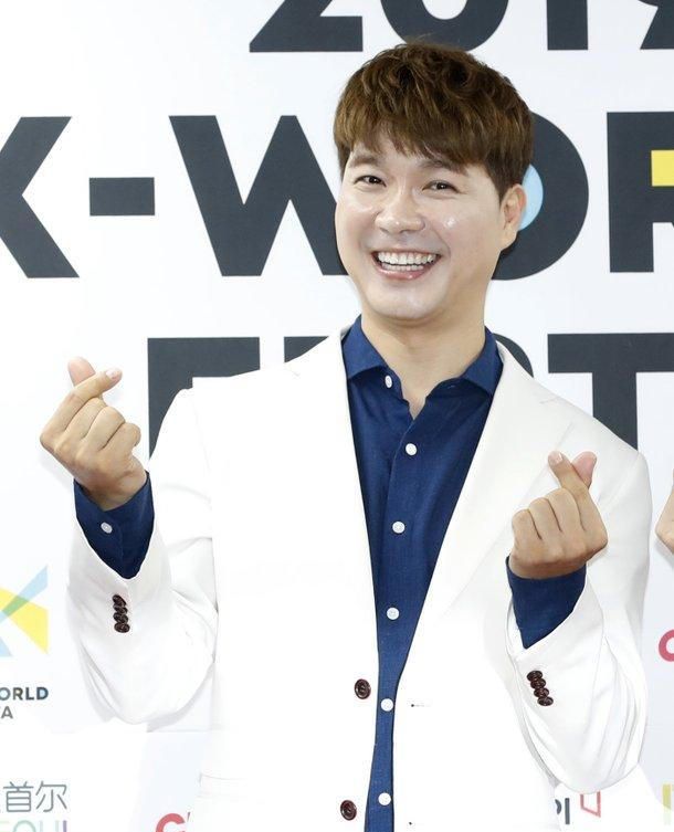 祝福!被哥哥骗了100亿的52岁<a href=