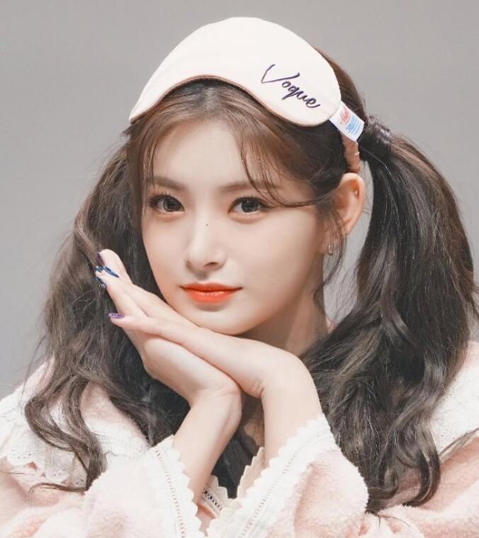 “跪拜礼”风波后，EVERGLOW王怡人暂停<a href=