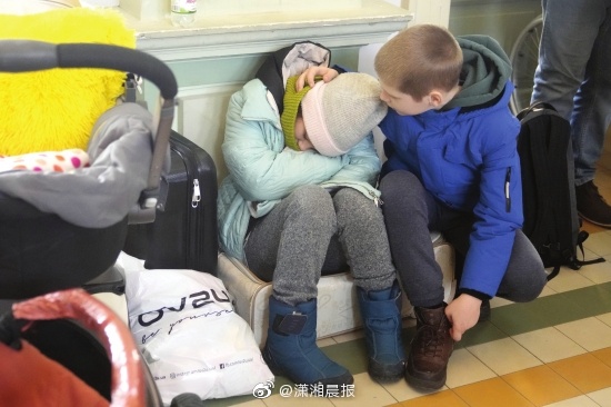 湖南在乌留学生帮中国同胞撤离：主动让出自己的住所，帮准妈妈联系医院