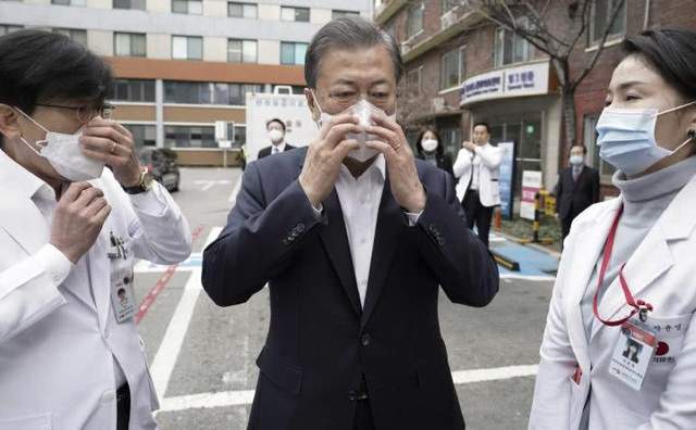 日增新冠确诊超21万例，<a href=