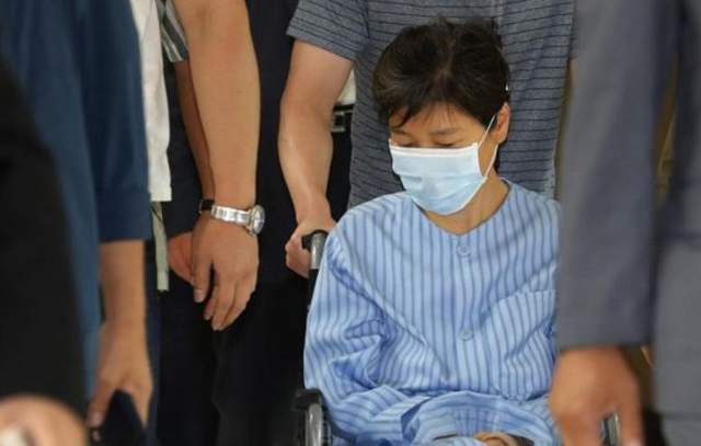 日增新冠确诊超21万例，<a href=