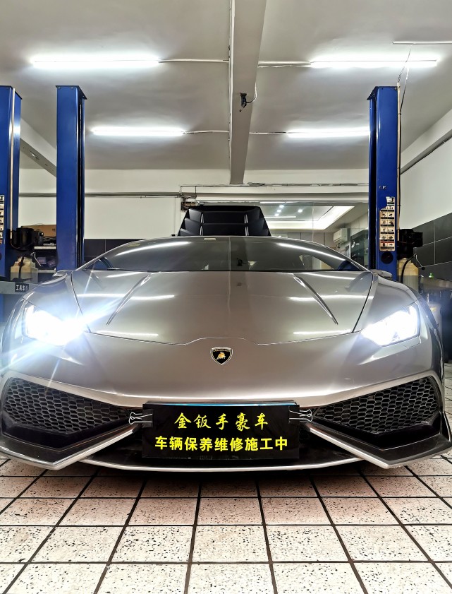 金钣手豪车维修保养之兰博基尼更换氧传感器及底盘检查