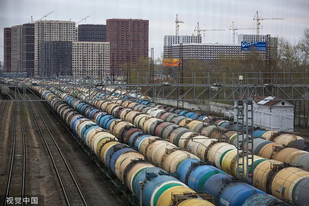 资料图：俄罗斯莫斯科，运送石油的火车。