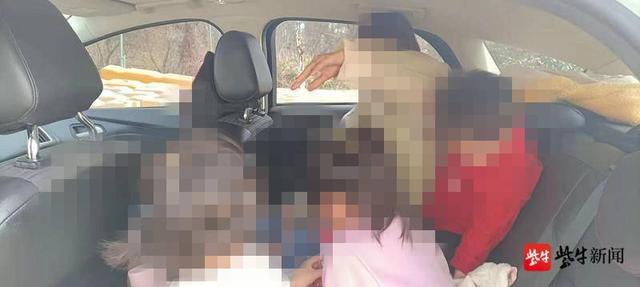 驾车外出游玩多坐了一名孩子,超员被查还说超出的不是大人休闲区蓝鸢梦想 - Www.slyday.coM 驾车外出游玩多坐了一名孩子,超员被查还说超出的不是大人休闲区蓝鸢梦想 - Www.slyday.coM