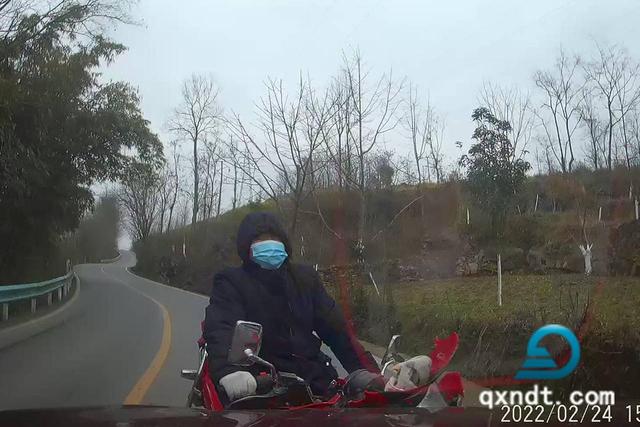 弯道未减速遇弯道超车 两车相撞上演“空中飞人”休闲区蓝鸢梦想 - Www.slyday.coM 弯道未减速遇弯道超车 两车相撞上演“空中飞人”休闲区蓝鸢梦想 - Www.slyday.coM