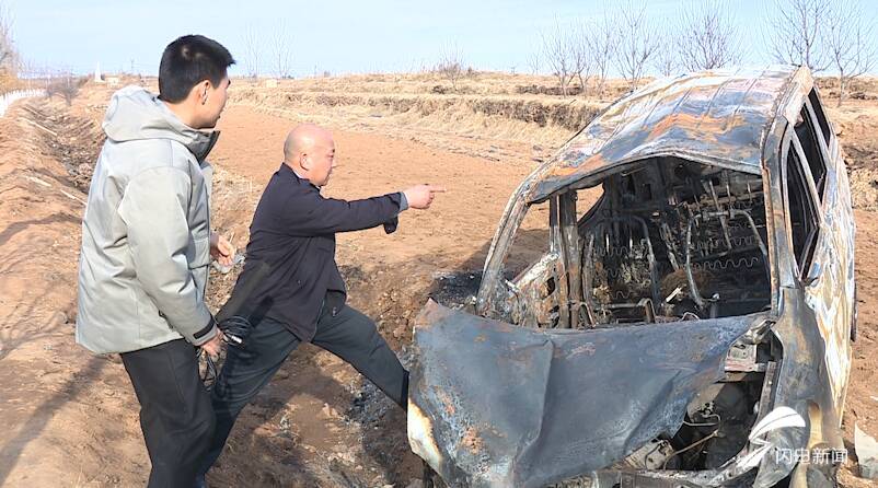 日照莒县:汽车侧翻起火驾驶员被困 出租车司机奋力砸玻璃救人休闲区蓝鸢梦想 - Www.slyday.coM 日照莒县:汽车侧翻起火驾驶员被困 出租车司机奋力砸玻璃救人休闲区蓝鸢梦想 - Www.slyday.coM