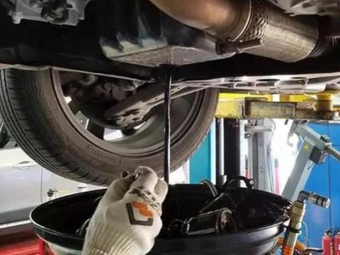 车主最值钱的零部件，修车时建议带走，坏了也能卖钱