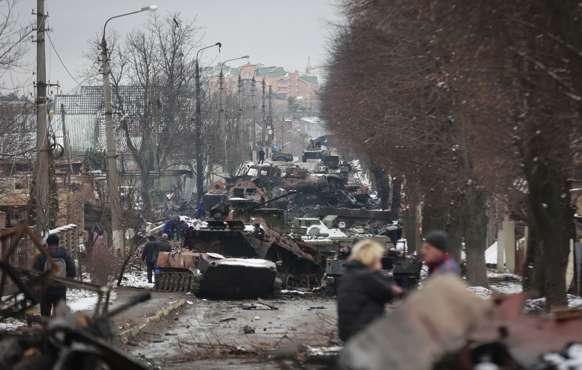 战场上阵亡的乌克兰士兵 战争是残酷的 战争是要死人的|乌克兰|战争|阵亡_新浪新闻