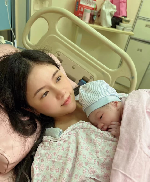 2周岁男宝嘴唇干裂吃啥？