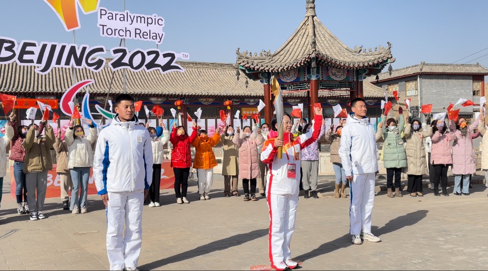 【精彩冬残奥(76)】古镇新姿:北京冬残奥会火炬在暖泉古镇传递休闲区蓝鸢梦想 - Www.slyday.coM 【精彩冬残奥(76)】古镇新姿:北京冬残奥会火炬在暖泉古镇传递休闲区蓝鸢梦想 - Www.slyday.coM