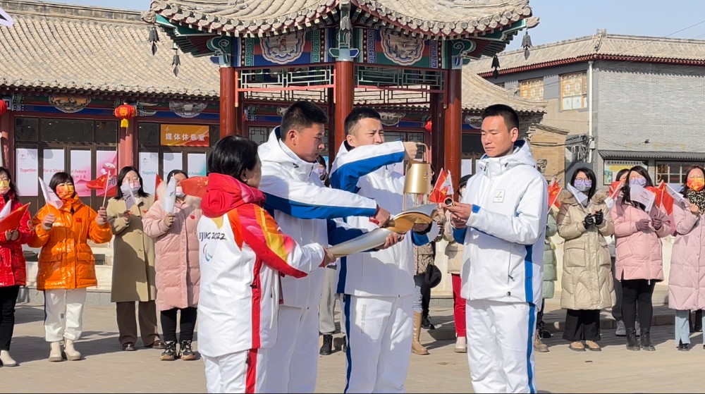 【精彩冬残奥(76)】古镇新姿:北京冬残奥会火炬在暖泉古镇传递休闲区蓝鸢梦想 - Www.slyday.coM 【精彩冬残奥(76)】古镇新姿:北京冬残奥会火炬在暖泉古镇传递休闲区蓝鸢梦想 - Www.slyday.coM