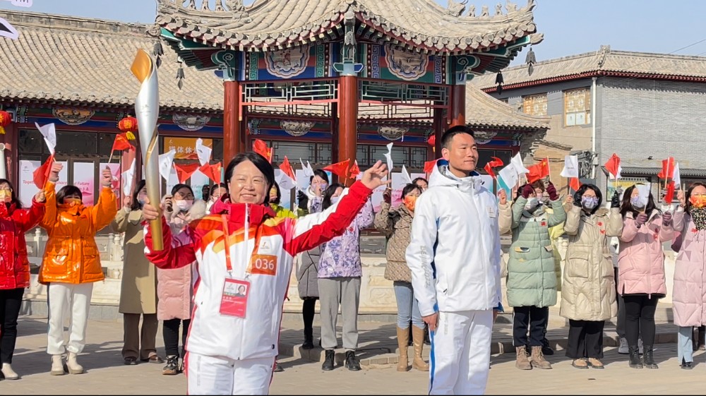 【精彩冬残奥(76)】古镇新姿:北京冬残奥会火炬在暖泉古镇传递休闲区蓝鸢梦想 - Www.slyday.coM 【精彩冬残奥(76)】古镇新姿:北京冬残奥会火炬在暖泉古镇传递休闲区蓝鸢梦想 - Www.slyday.coM