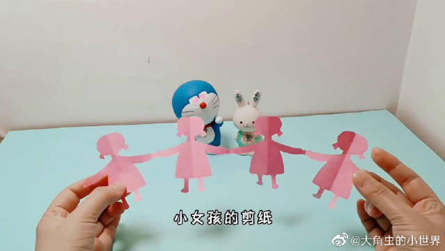 手把手教你制作手拉手小女孩剪纸