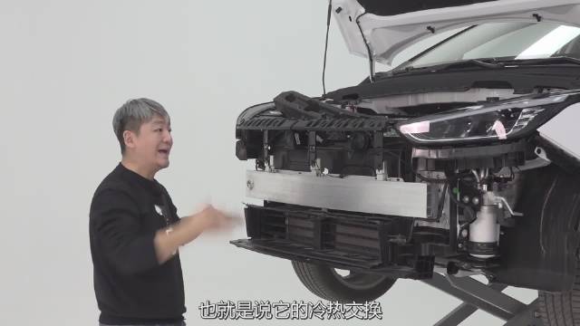 这辆几何C在很多方面，将原先几何A上的不足，都进行了改进……