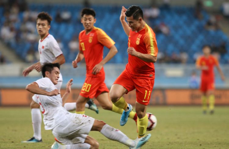 3-1八胜中国男足后！越南足球又赢泰国+夺冠，月底再次迎中越对决