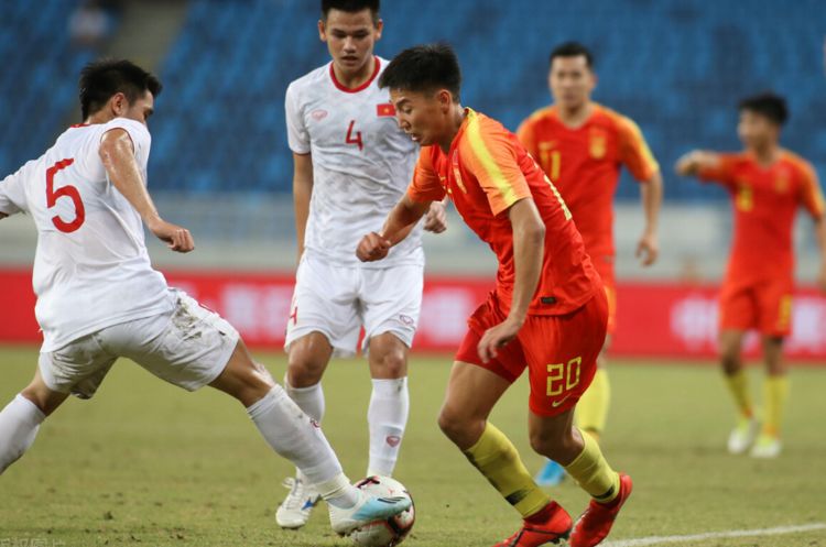 3-1八胜中国男足后！越南足球又赢泰国+夺冠，月底再次迎中越对决