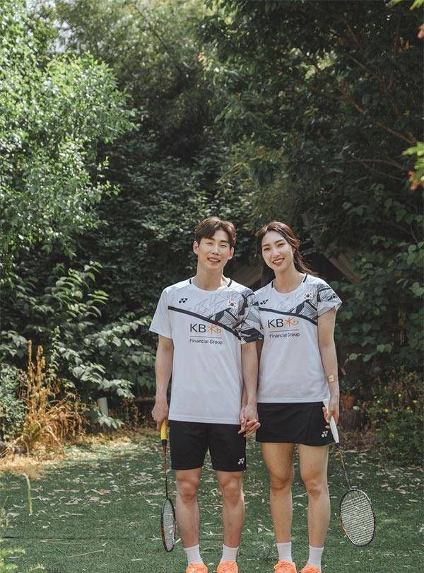 大赢家！羽毛球女神博士毕业，手捧毕业证甜笑，老公是<a href=