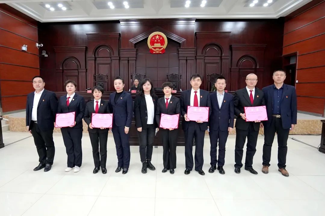 哈密市伊州区教育系统法治副校长聘任仪式在伊州区人民法院举行