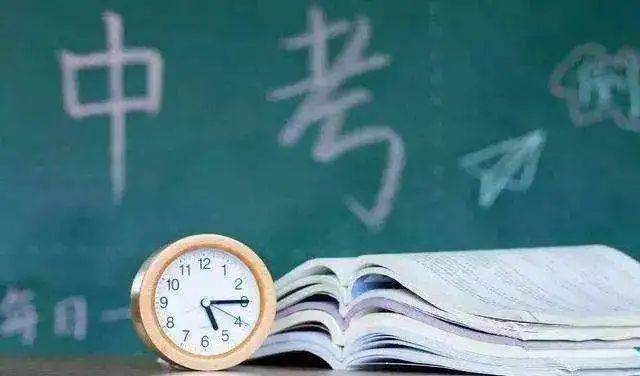 3、鸡西中学毕业证书高清图片：关于中学毕业证书照片的问题