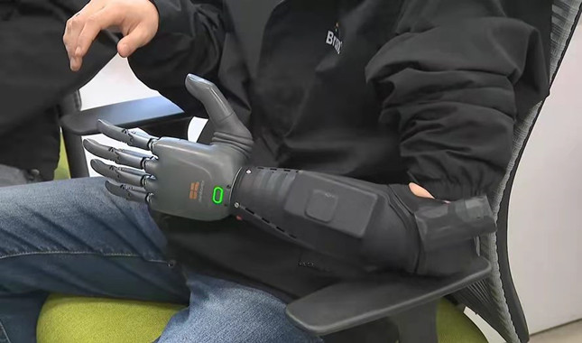 杭州余杭智能仿生手 举起北京2022年冬残奥会火炬休闲区蓝鸢梦想 - Www.slyday.coM 杭州余杭智能仿生手 举起北京2022年冬残奥会火炬休闲区蓝鸢梦想 - Www.slyday.coM