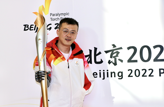 杭州余杭智能仿生手 举起北京2022年冬残奥会火炬休闲区蓝鸢梦想 - Www.slyday.coM 杭州余杭智能仿生手 举起北京2022年冬残奥会火炬休闲区蓝鸢梦想 - Www.slyday.coM