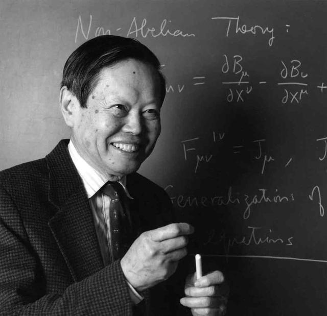 骂声没了!100岁杨振宁获得“感动中国2021”,凭什么他配?休闲区蓝鸢梦想 - Www.slyday.coM 骂声没了!100岁杨振宁获得“感动中国2021”,凭什么他配?休闲区蓝鸢梦想 - Www.slyday.coM