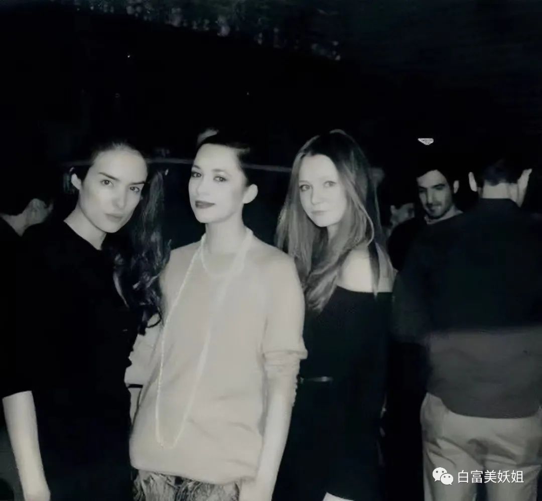 经人介绍认识了要纽约开美术馆的anna delvey