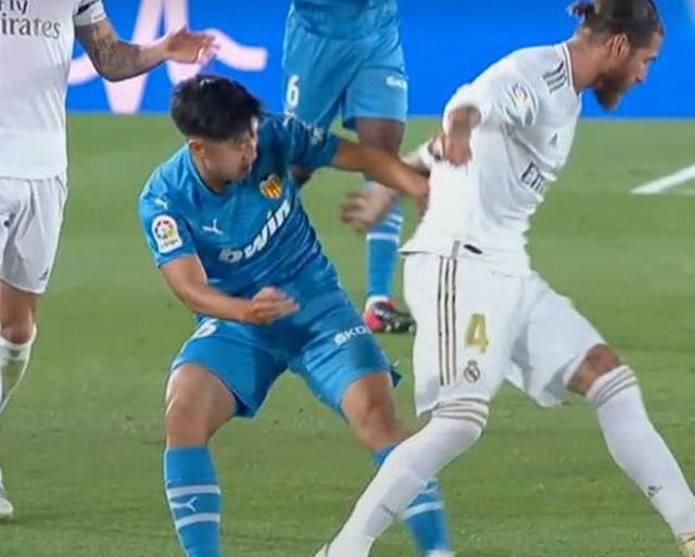 日韩足球开撕，提到国足，日媒评出<a href=