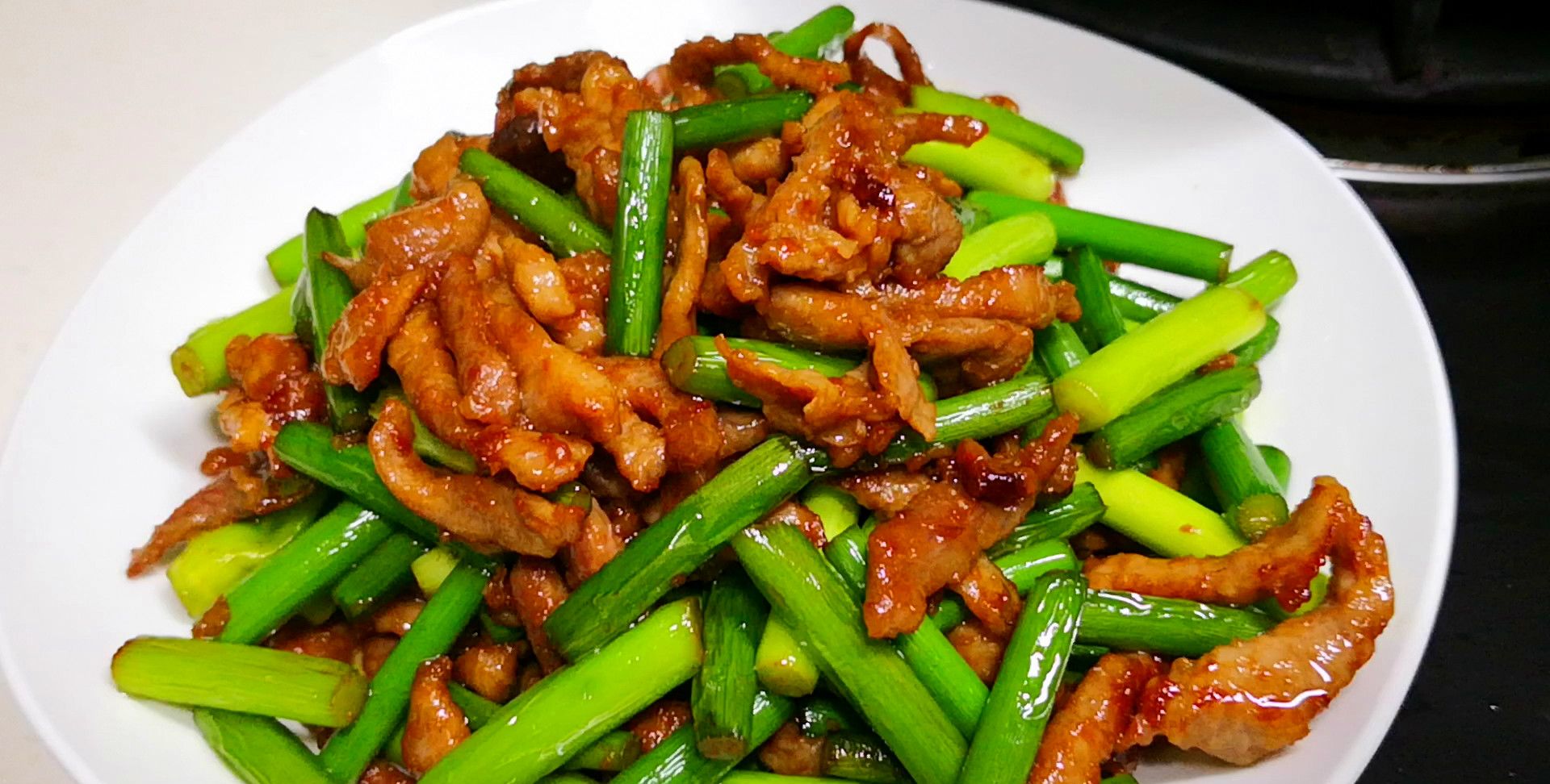 做蒜苔炒肉时有人先炒蒜苔有人先炒肉教你正确做法太香了