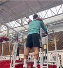 央5直播国足VS沙、曼，归化球员在做什么？女足奖金比<a href=