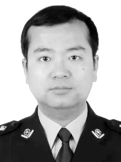 安徽民警因公牺牲,年仅47岁!战友,一路走好!休闲区蓝鸢梦想 - Www.slyday.coM 安徽民警因公牺牲,年仅47岁!战友,一路走好!休闲区蓝鸢梦想 - Www.slyday.coM