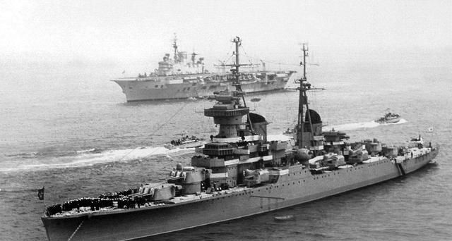 新航母刚下水就发生意外！瞬间裂开300条大缝，这一次并不是<a href=