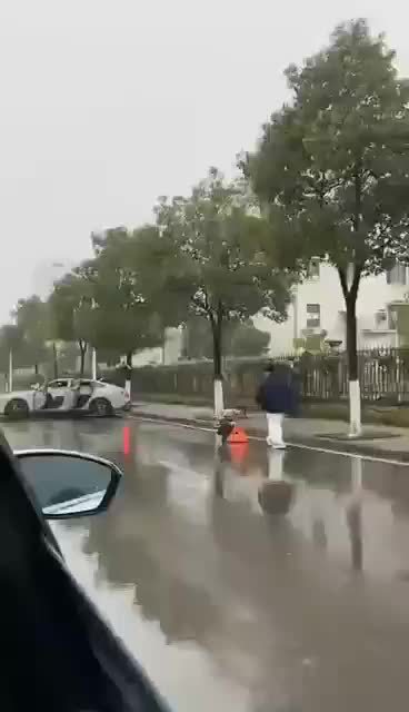 UNI-V首撞？好歹是个性能车 悠着点儿啊！