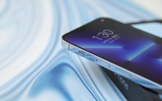 卢伟冰惨遭打脸,网友公认续航最好的手机,竟是iPhone13ProMax休闲区蓝鸢梦想 - Www.slyday.coM 卢伟冰惨遭打脸,网友公认续航最好的手机,竟是iPhone13ProMax休闲区蓝鸢梦想 - Www.slyday.coM