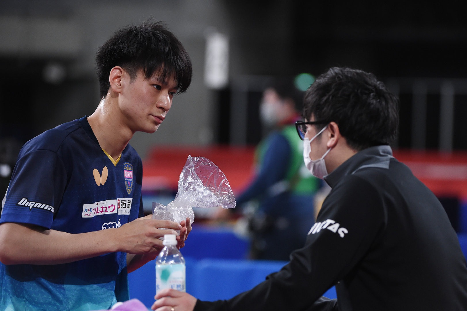 乒乓球大满贯赛：日本队两人出局，<a href=