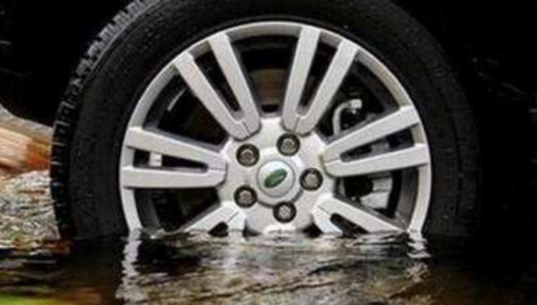 小伙4万买二手奥迪,被朋友吐槽人傻钱多,拆开发动机笑了休闲区蓝鸢梦想 - Www.slyday.coM 小伙4万买二手奥迪,被朋友吐槽人傻钱多,拆开发动机笑了休闲区蓝鸢梦想 - Www.slyday.coM