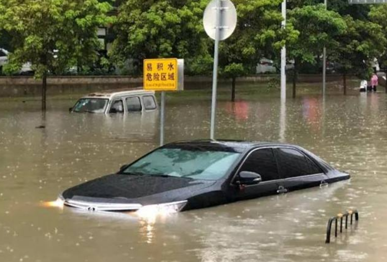 小伙4万买二手奥迪,被朋友吐槽人傻钱多,拆开发动机笑了休闲区蓝鸢梦想 - Www.slyday.coM 小伙4万买二手奥迪,被朋友吐槽人傻钱多,拆开发动机笑了休闲区蓝鸢梦想 - Www.slyday.coM