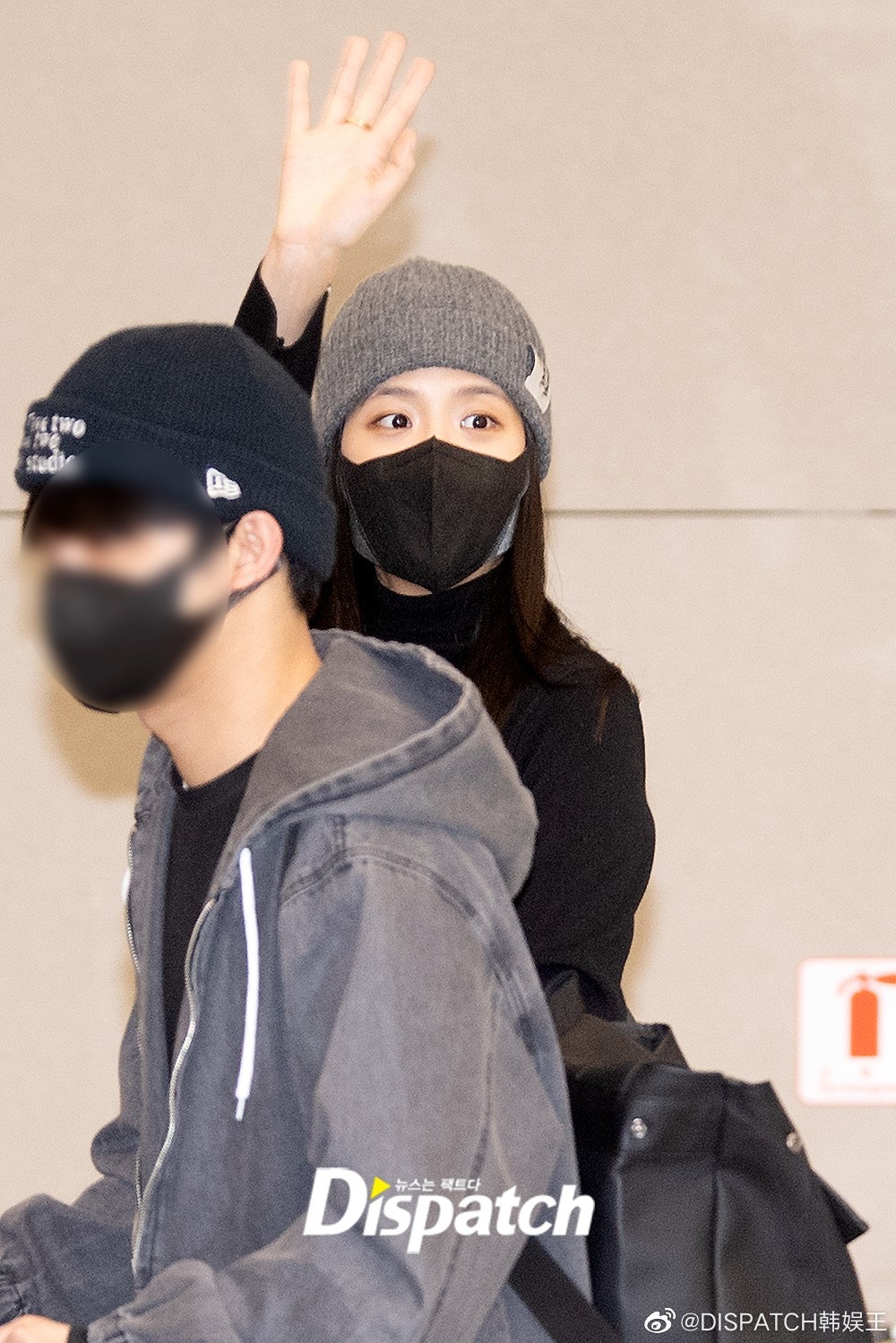 8日， 成员 结束巴黎时装周日程，经仁川机场返回<a href=