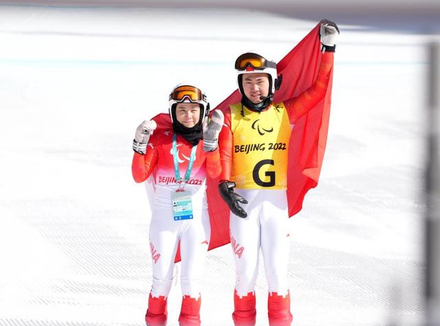 从1人到22人从完赛到摘金中国残奥高山滑雪队实现历史性突破