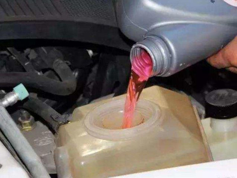 保养汽车别只知道换机油,老司机，保养这3个地方,可以省不少钱！